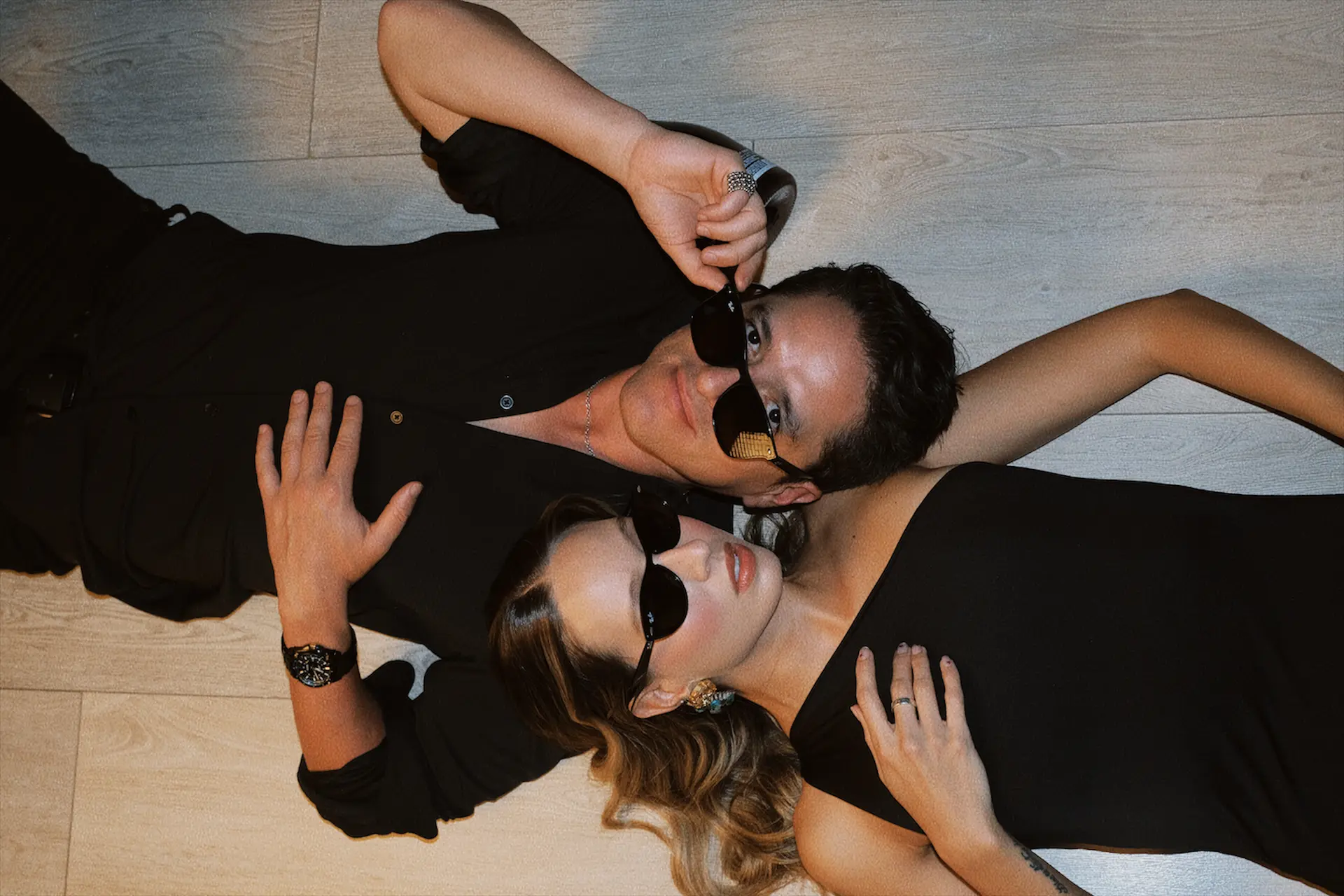 laura-olaya-juan-amaya-pareja-moderna-boda-1